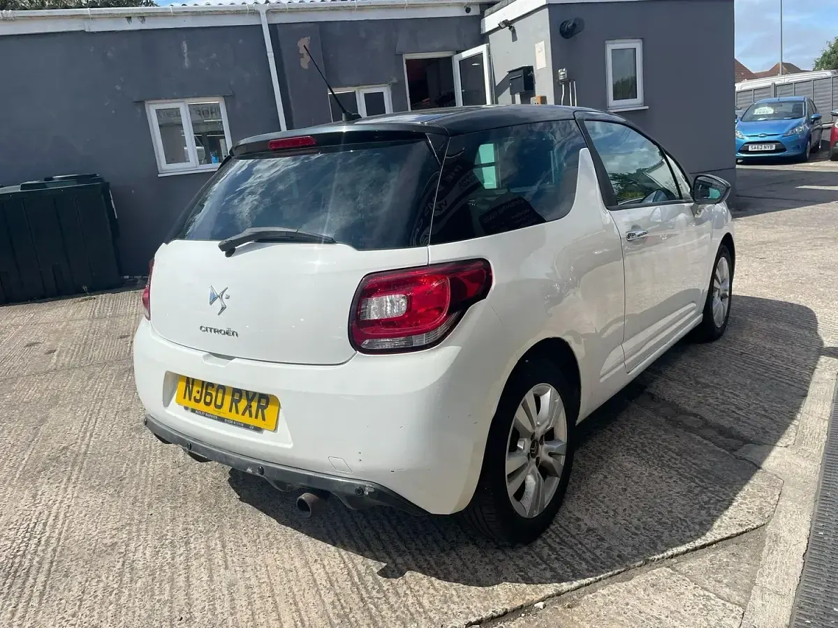 Used Citroën DS3 Style 120 HP (88 kW) 2010 White Hatchback