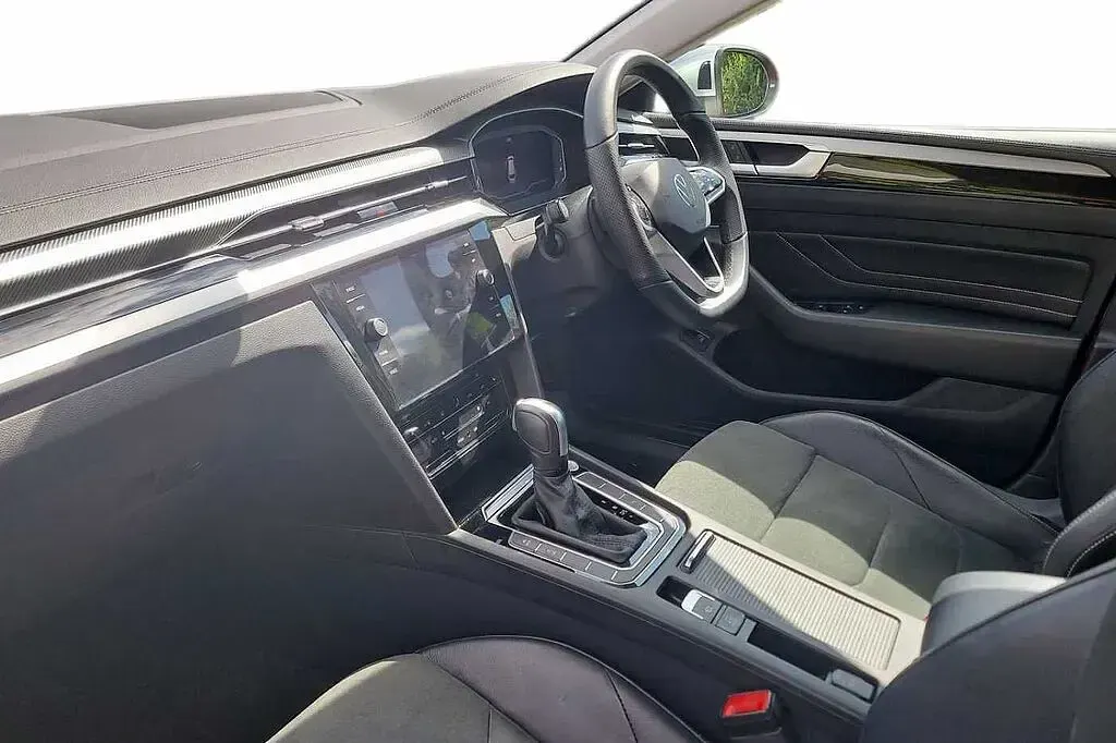 Used VW Arteon Elegance 150 HP (110 kW) 2023 Red Hatchback