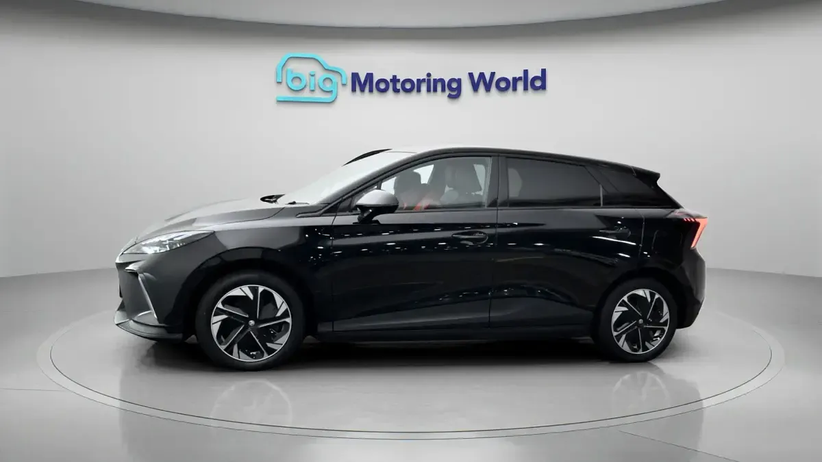 Usado MG MG4 EV Trophy 319 kW (435 CV) 2023 Negro Utilitario