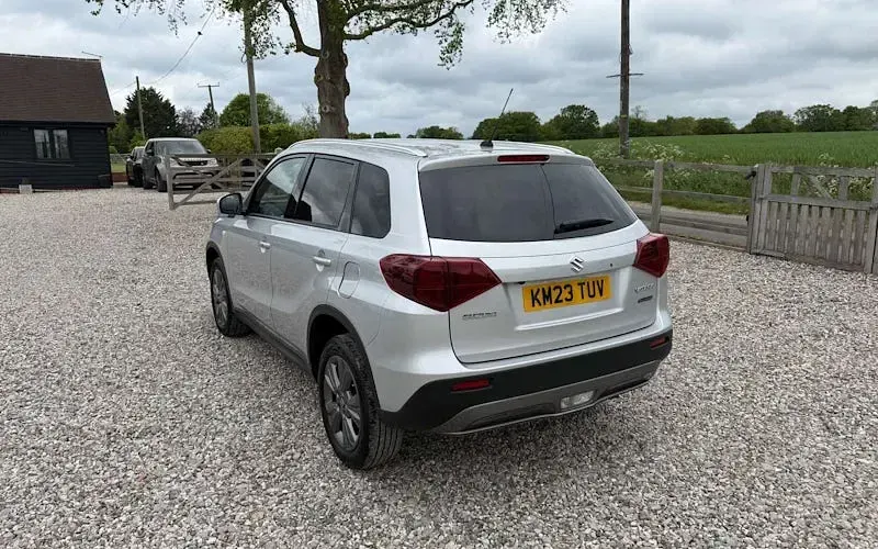Usado Suzuki Vitara SZ-T 116 HP (85 kW) 2023 Prateado SUV