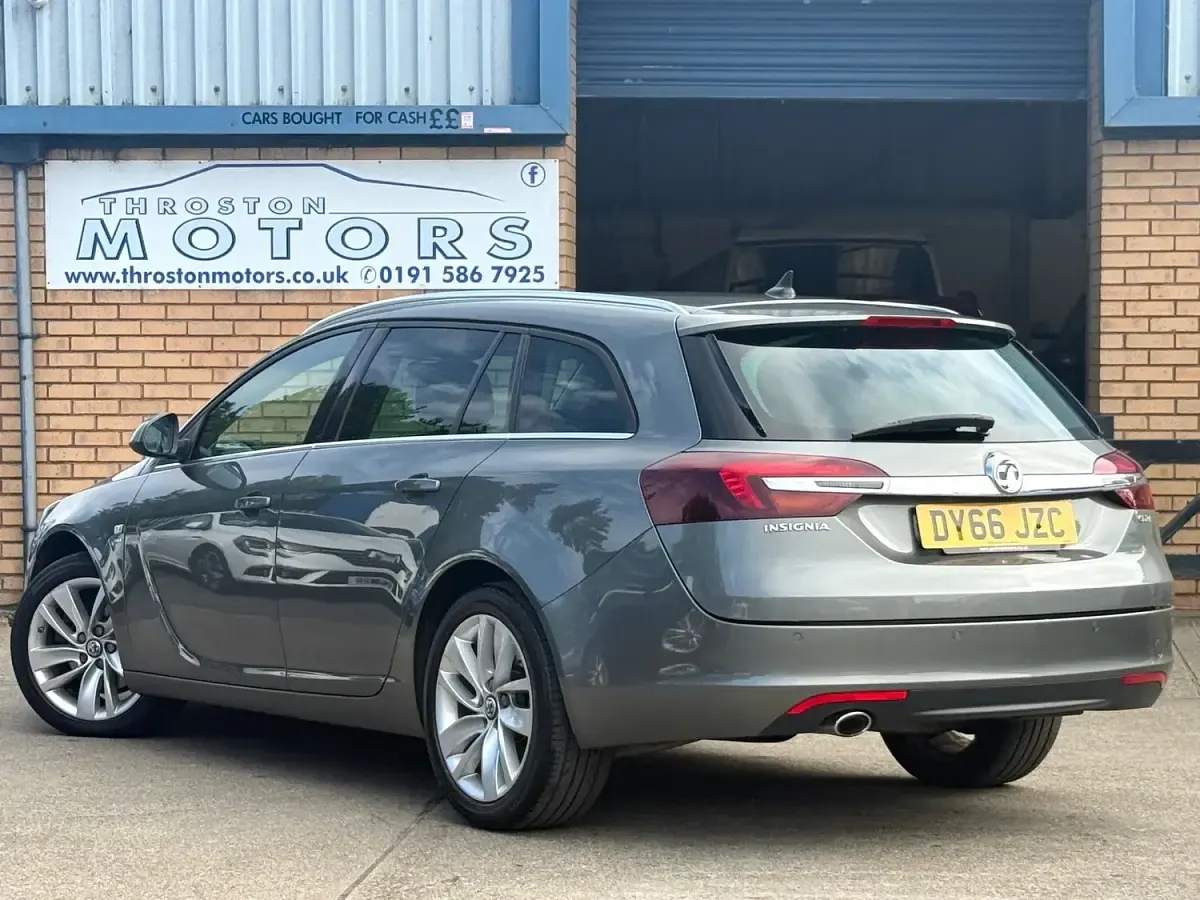 Used Vauxhall Insignia SRi 170 HP (125 kW) 2016 Grey Estate