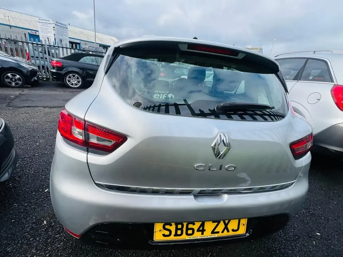 Used Renault Clio Dynamique 75 HP (55 kW) 2014 Silver Hatchback