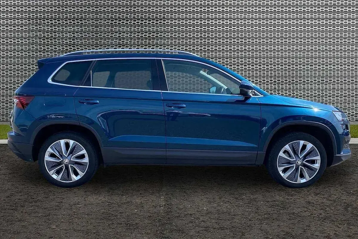 Used Skoda Karoq SE L 110 HP (80 kW) 2023 Petrol blue metallic SUV