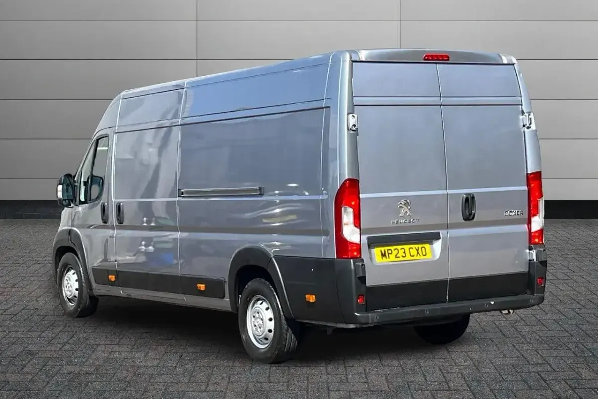 Used Peugeot Boxer Premium 163 HP (119 kW) 2023 Grey Van