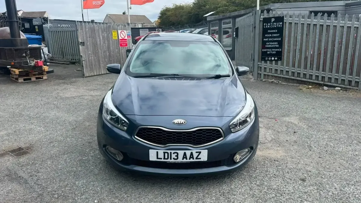 Used Kia Ceed 2013 Blue Hatchback