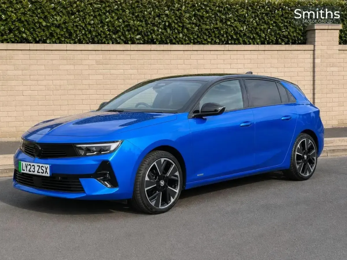 Used Vauxhall Astra Ultimate 113 kW (154 HP) 2023 Blue Hatchback