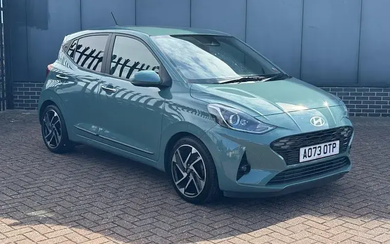 Used Hyundai i10 Premium 67 HP (49 kW) 2023 Hatchback
