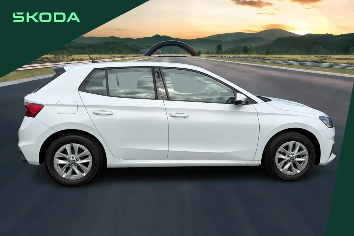 Gebraucht Skoda Fabia Comfort 79 PS (58 kW) 2023 Weiß Kleinwagen