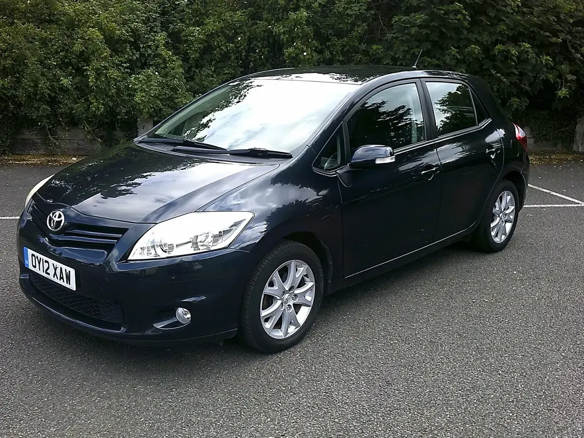 Used Toyota Auris 132 HP (97 kW) 2012 Grey Hatchback