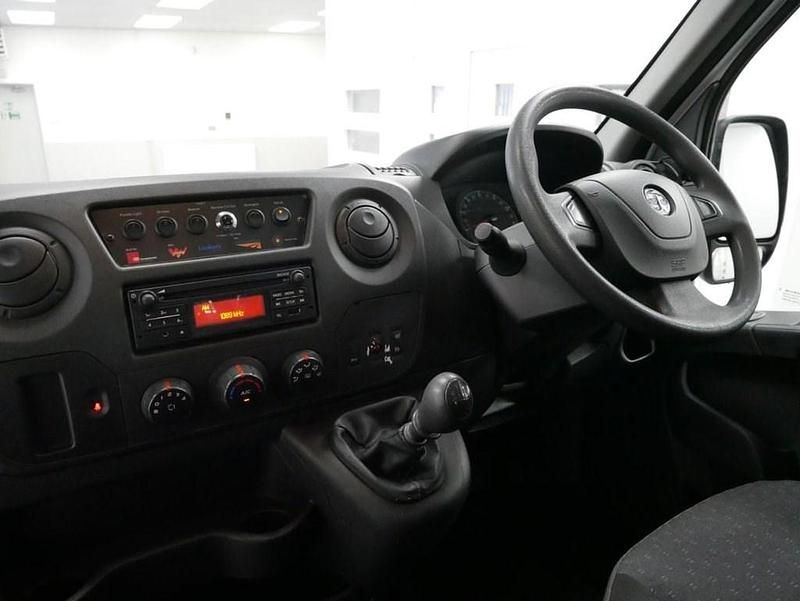 Used Vauxhall Movano 130 HP (95 kW) 2019 White MPV