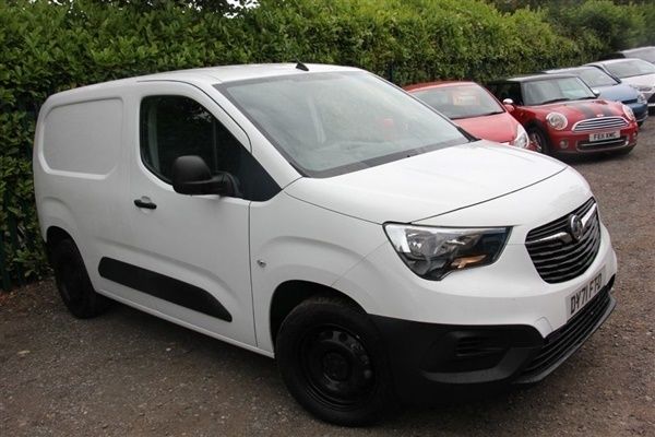 White Used 2021 Vauxhall Combo MPV | £10,800 (Fair price) - Image 1/1