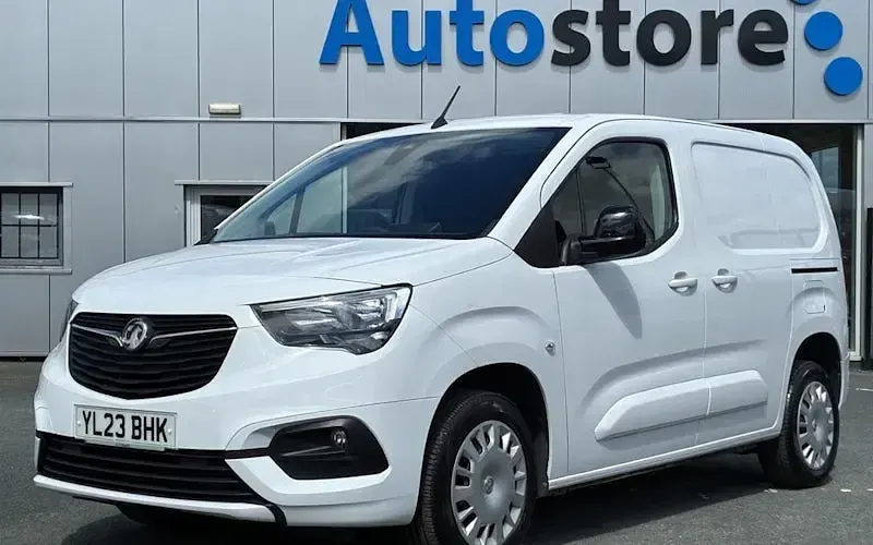 Second-hand Vauxhall Combo 101 CP (74 kW) 2023 Monovolum