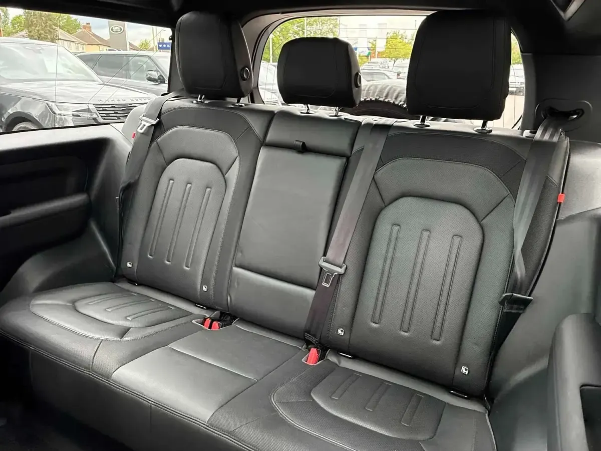 Używany Land Rover Defender SE Dynamic 2021 Szary SUV
