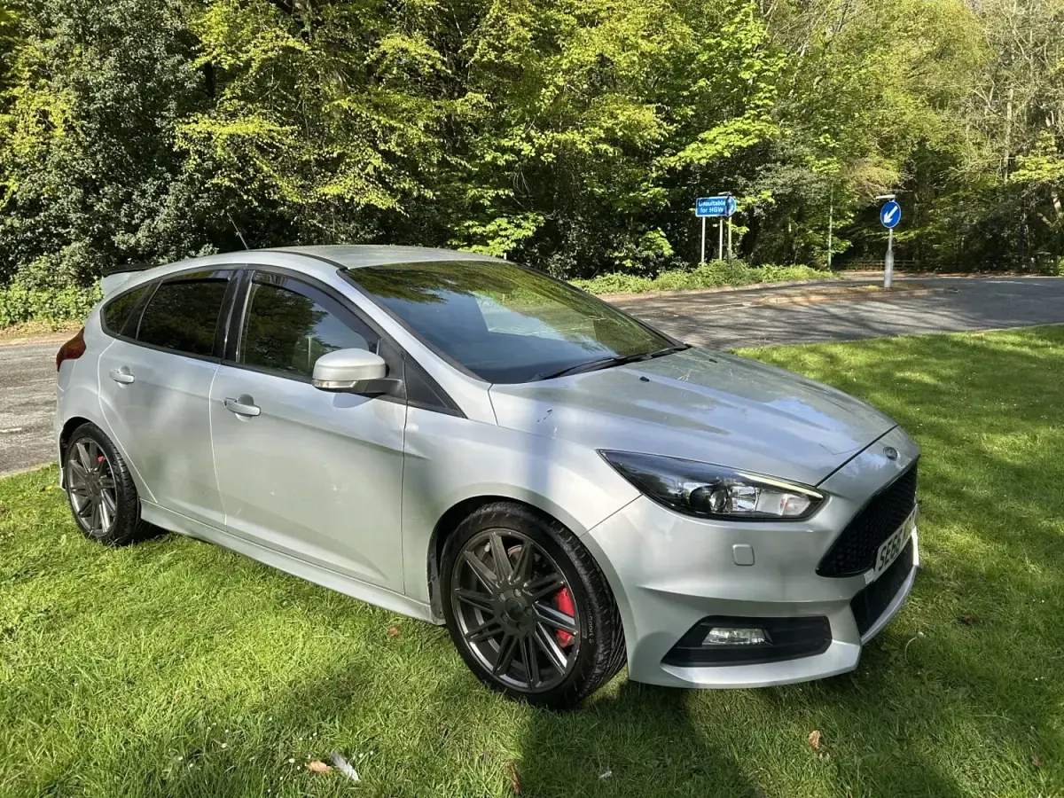 Usado Ford Focus ST 2017 Prateado Citadino