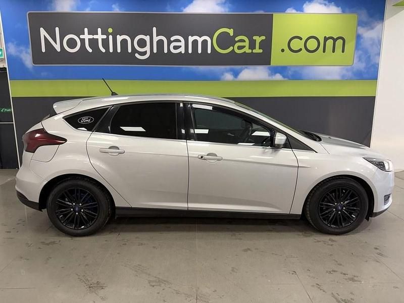 Used Ford Focus Zetec 120 HP (88 kW) 2017 Silver Hatchback