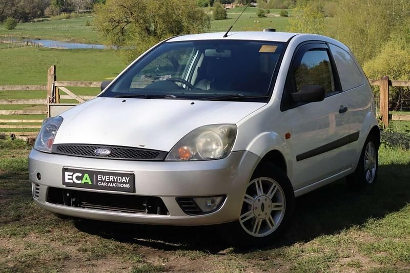 Używany Ford Fiesta 67 KM (49 kW) 2008 Biały Hatchback