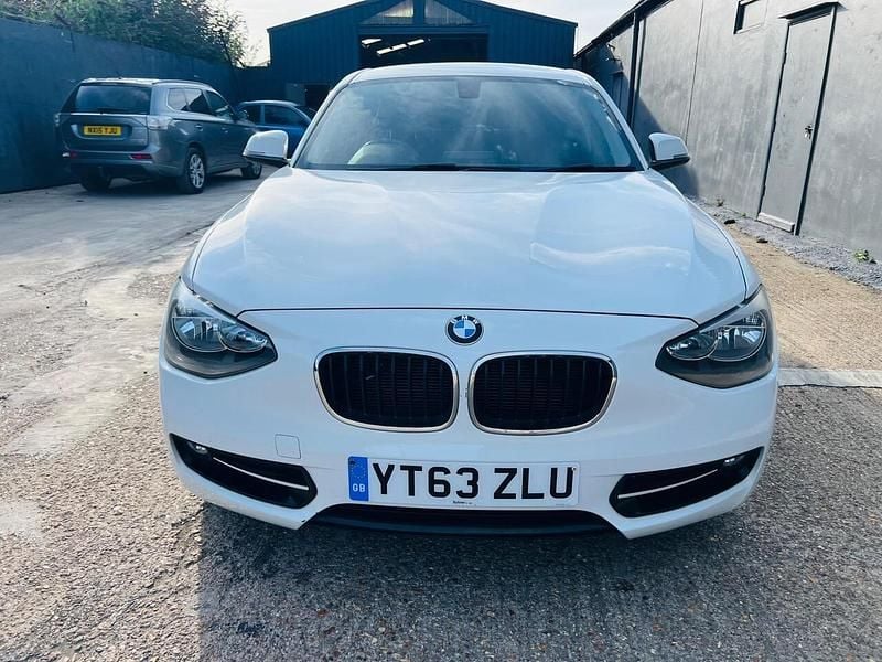 Used BMW 114 Sport Line 102 HP (75 kW) 2013 White Hatchback