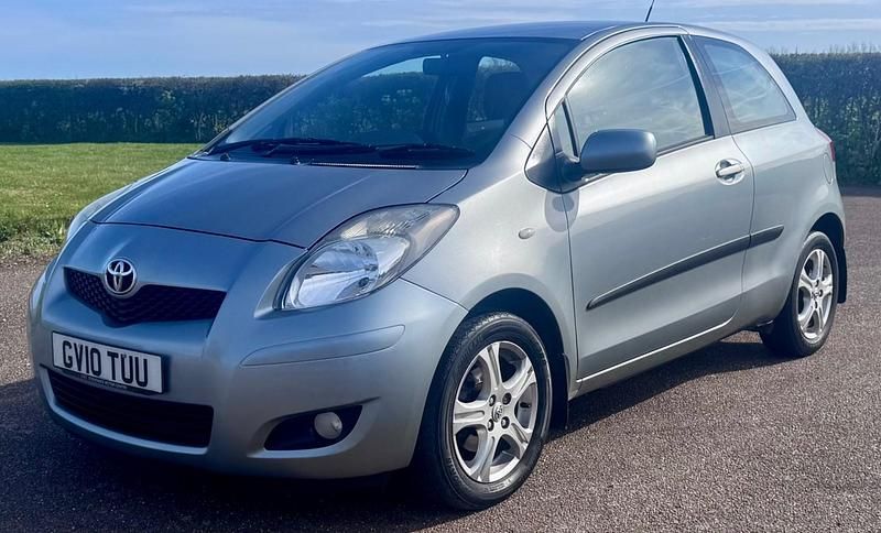 Used Toyota Yaris 2010 Silver Hatchback