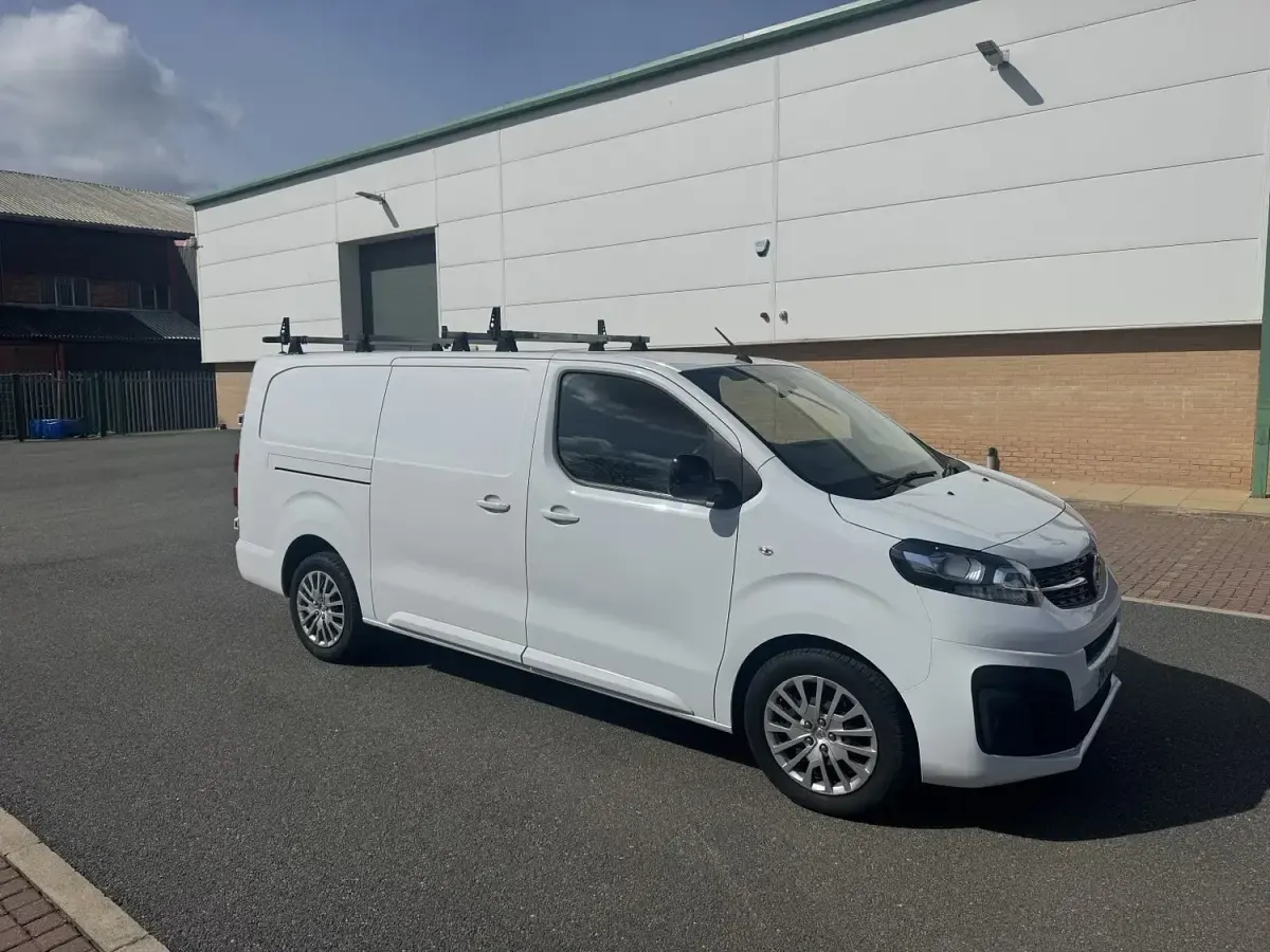 Used Vauxhall Vivaro 100 HP (73 kW) 2023 White MPV