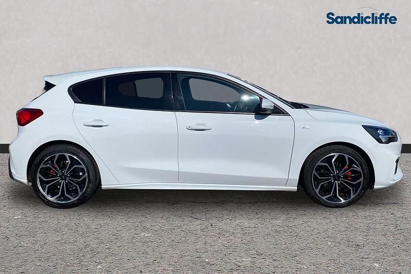 Used Ford Focus ST-Line X 125 HP (91 kW) 2021 White Hatchback