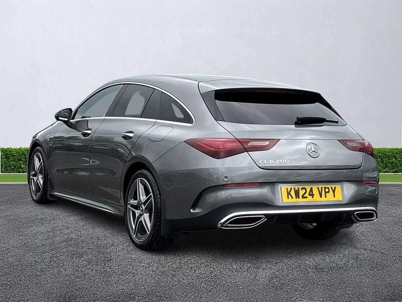 Begagnad Mercedes CLA200 Executive 2024 Grå Kombi