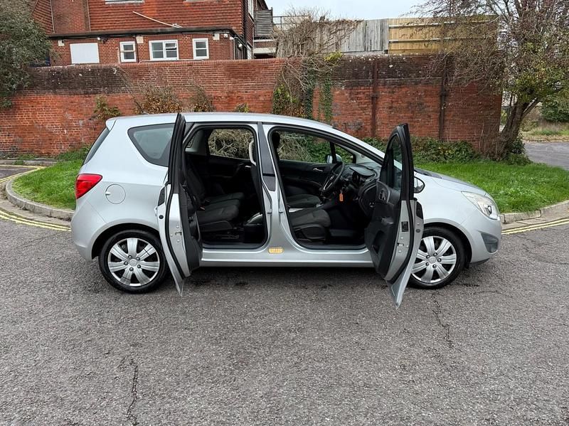 Used Vauxhall Meriva 100 HP (73 kW) 2012 Silver MPV
