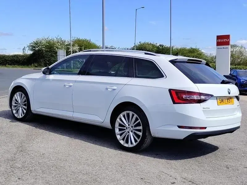 Usado Skoda Superb SE L Executive 150 CV (110 kW) 2017 Blanco Familiar