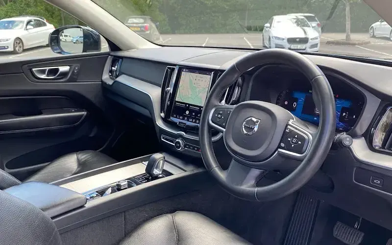 Used Volvo XC60 Core 250 HP (183 kW) 2024 SUV