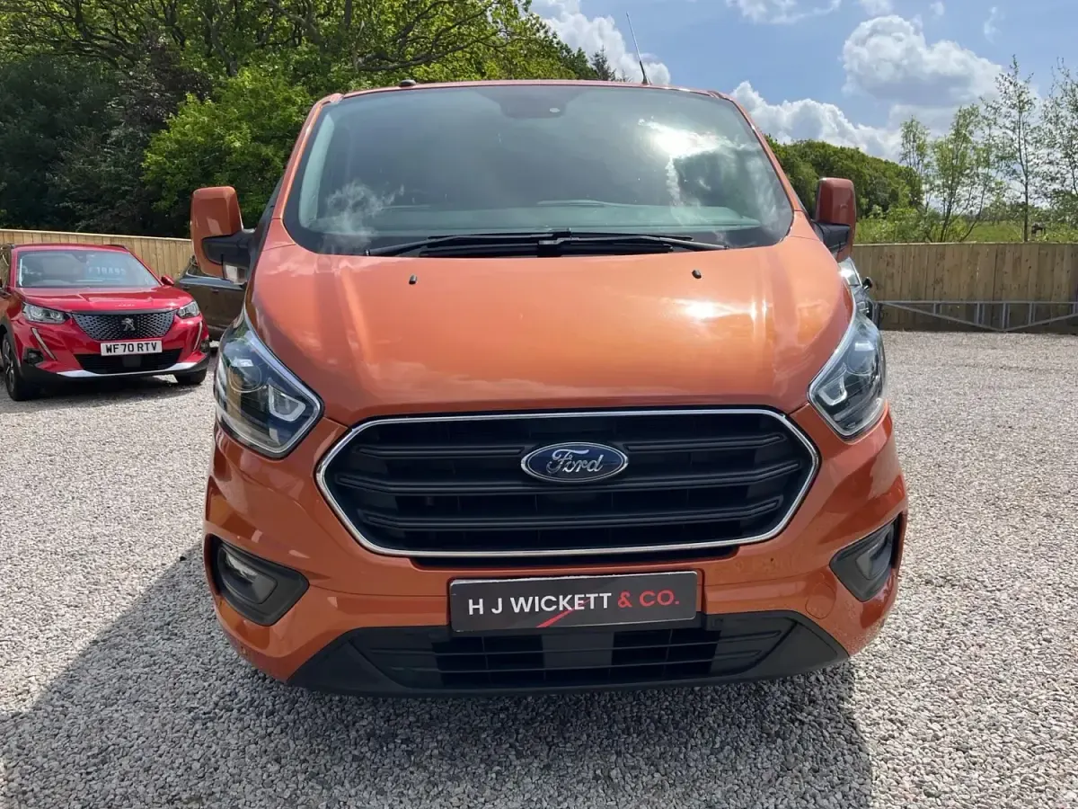 Used Ford Transit Custom Limited 130 HP (95 kW) 2018 Orange Van