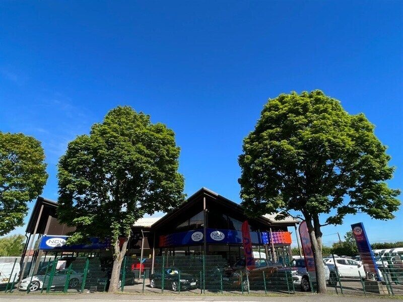 Image 3/4
