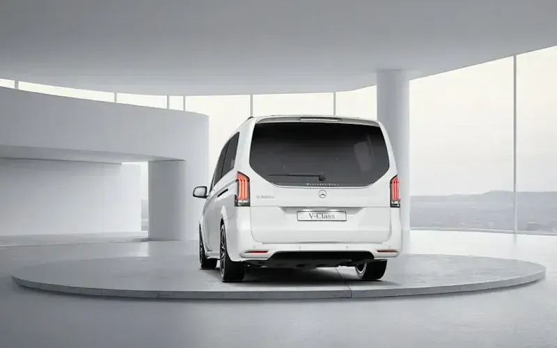 New Mercedes V220 Premium 163 HP (119 kW) 2025 MPV