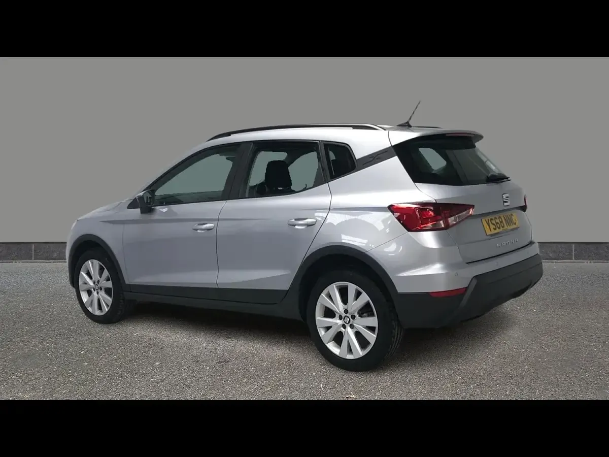 Used Seat Arona SE Technology 115 HP (84 kW) 2018 Silver SUV