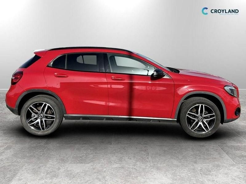 Used Mercedes GLA180 Urban 122 HP (89 kW) 2019 Red SUV