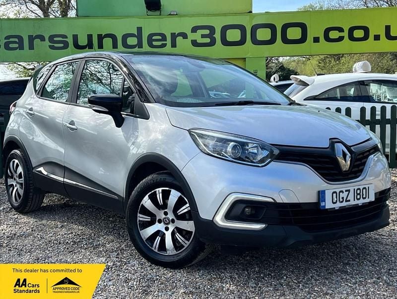Silver/black Used 2019 Renault Captur Play SUV | £6,200 (Good price) - Image 1/4