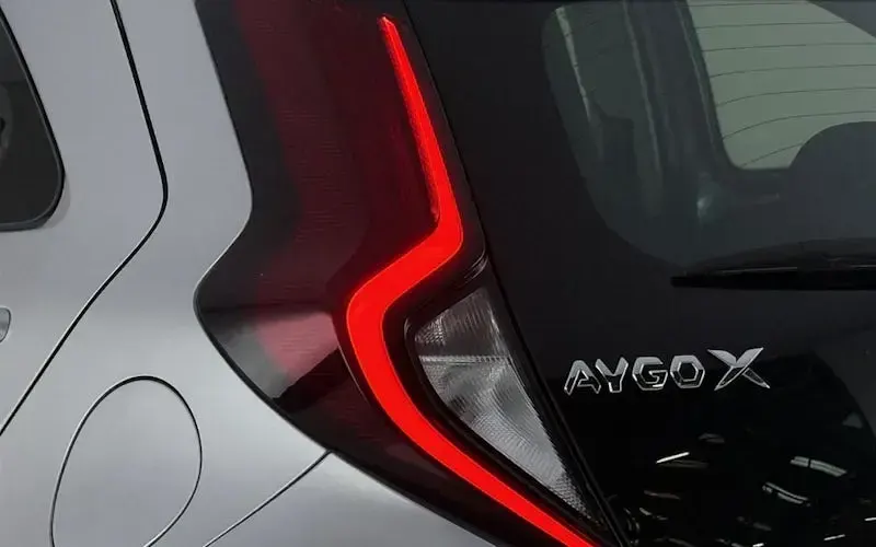 Used Toyota Aygo X PURE 72 HP (52 kW) 2023 Silver SUV