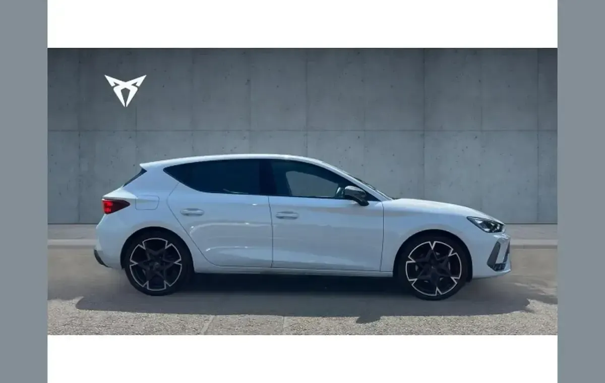 Used Cupra Leon 150 HP (110 kW) 2025 White Hatchback