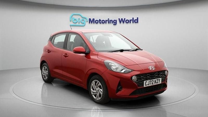 Used Hyundai i10 SE 67 HP (49 kW) 2023 Red Hatchback