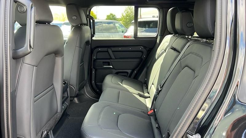 New Land Rover Defender SE Dynamic 2025 SUV