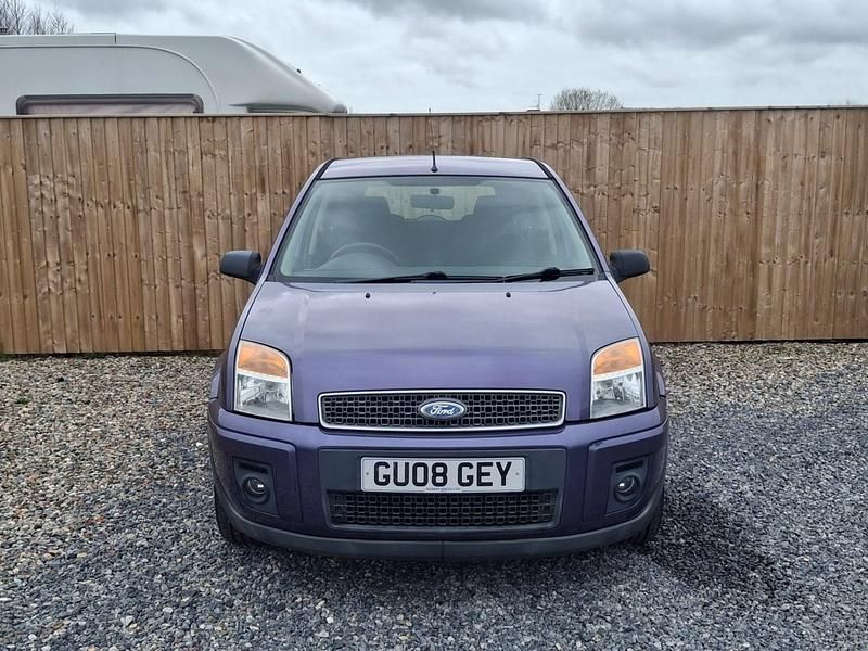 Used Ford Fusion Zetec 101 HP (74 kW) 2008 Purple Hatchback