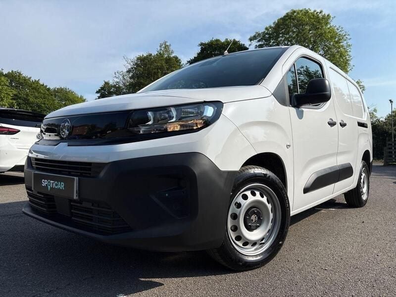 White New 2024 Vauxhall Combo S MPV | £16,399 (Super price) - Image 1/4