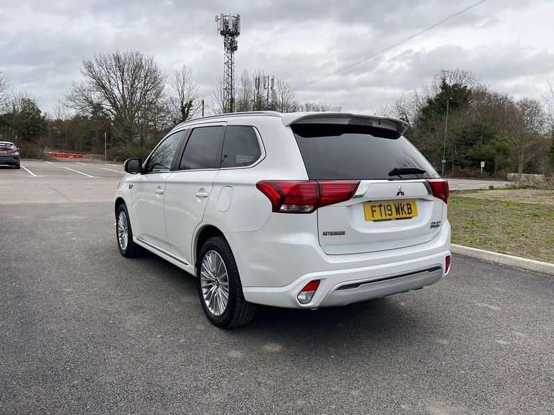 Used Mitsubishi Outlander P-HEV 2019 White Estate