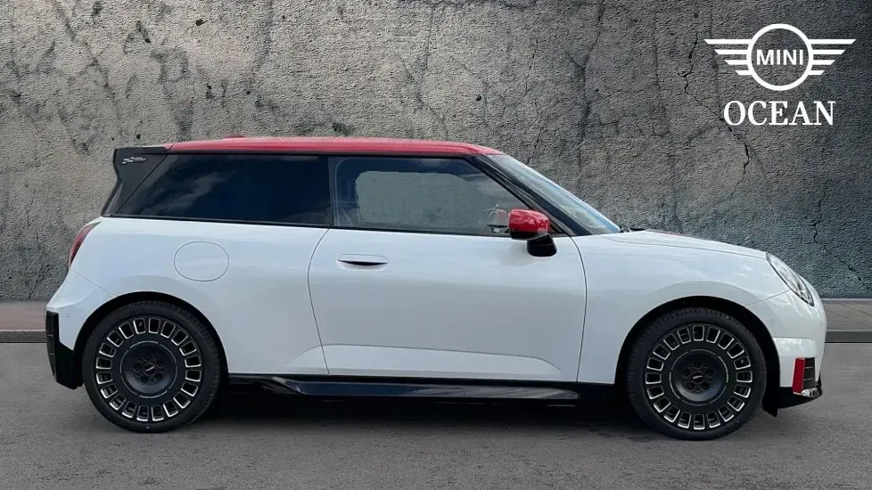 New Mini Cooper Hatch 186 kW (254 HP) 2026 White Hatchback