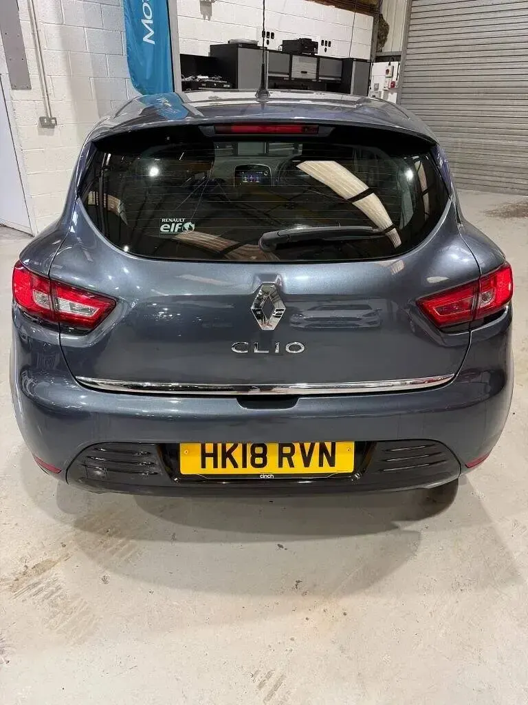 Used Renault Clio Dynamique 75 HP (55 kW) 2018 Grey Hatchback