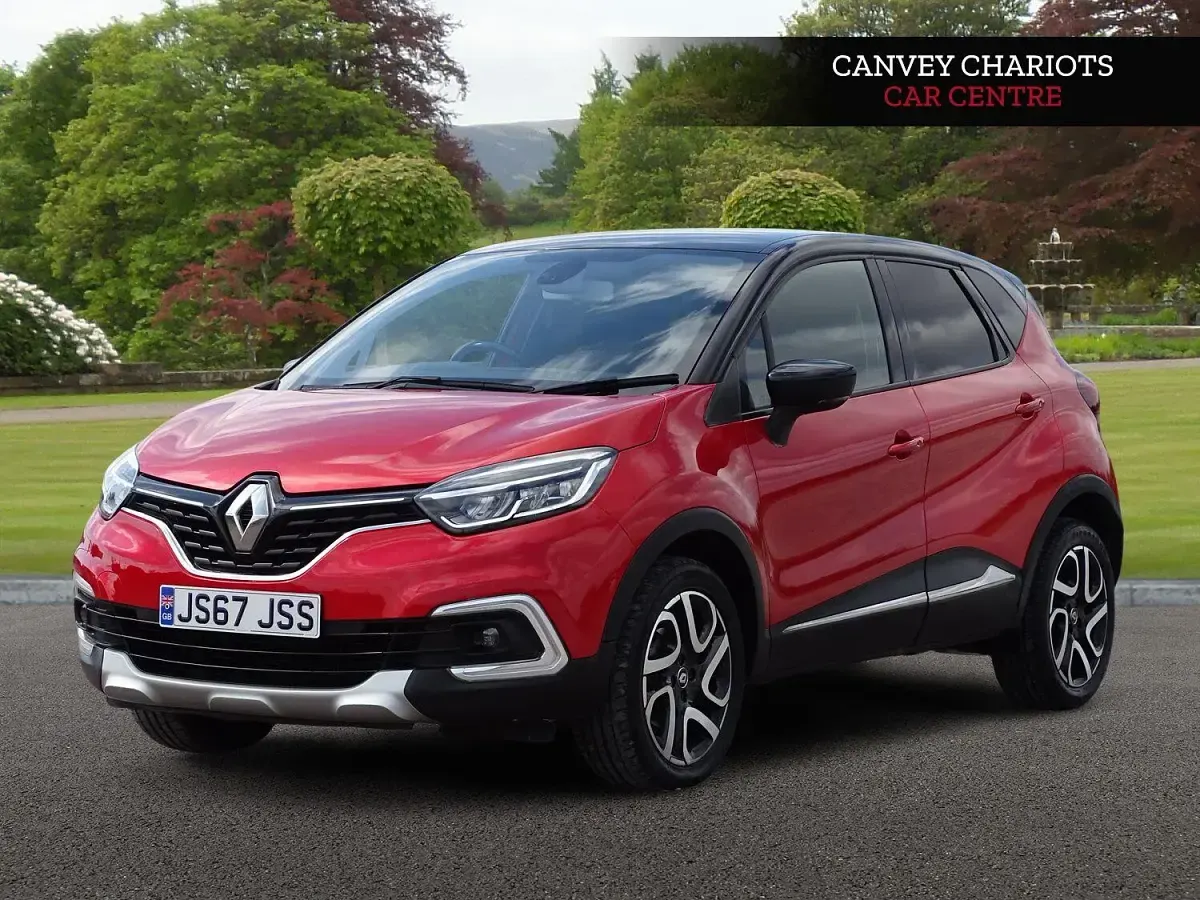 Used Renault Captur Dynamique 90 HP (66 kW) 2017 Red/black SUV