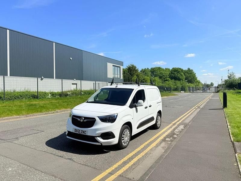 Used Vauxhall Combo Sportive 100 HP (73 kW) 2021 White MPV