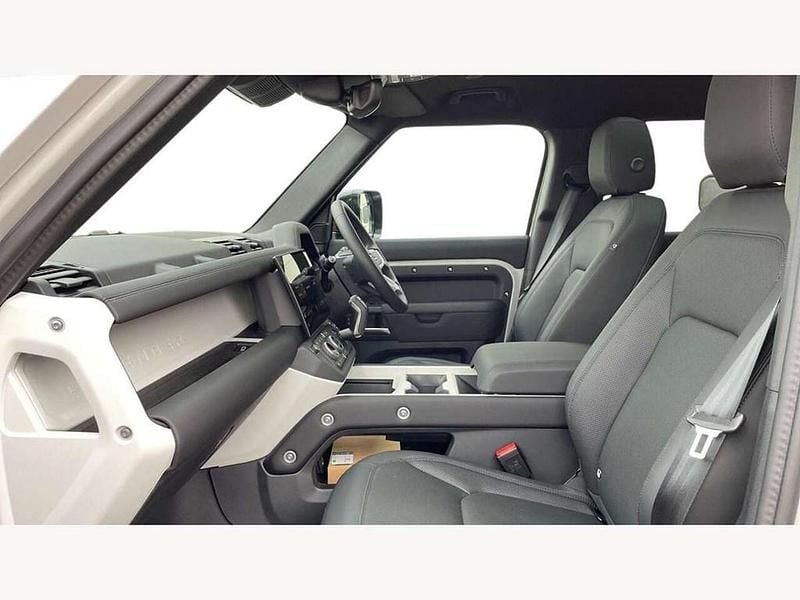 Used Land Rover Defender SE Dynamic 249 HP (183 kW) 2025 Grey SUV
