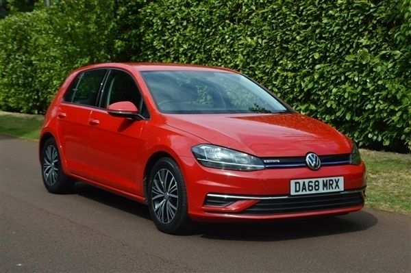 Tornado red Used 2018 VW Golf VII SE Hatchback | £15,499 (Fair price) - Image 1/1