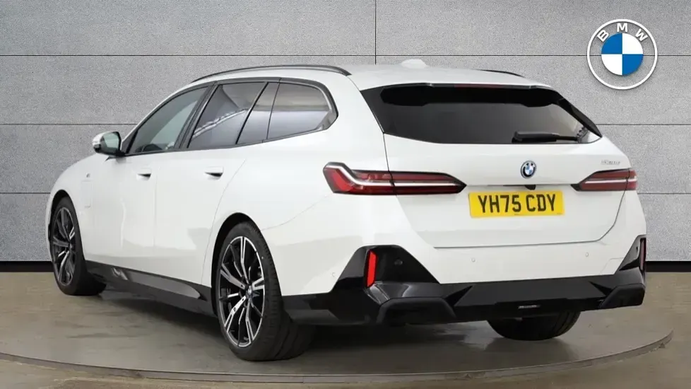 Used BMW 530e M Sport 295 HP (216 kW) 2025 White Estate