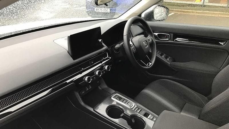 Begagnad Honda Civic Elegance 143 HK (105 kW) 2024 Vit Halvkombi