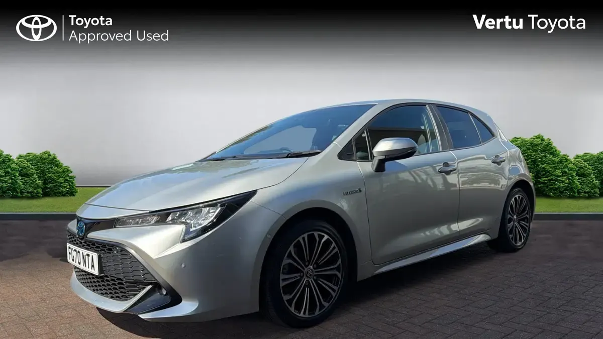 Used Toyota Corolla Design 184 HP (135 kW) 2020 Sterling silver (pearlescent paint) Hatchback